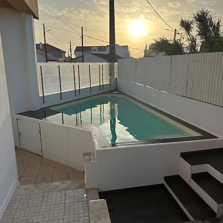 House With Pool And 4 Bedrooms בית נופש *