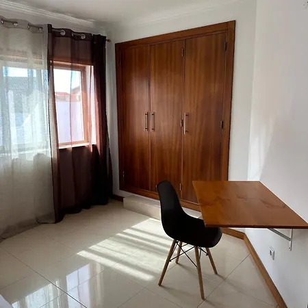 House With Pool And 4 Bedrooms פרל