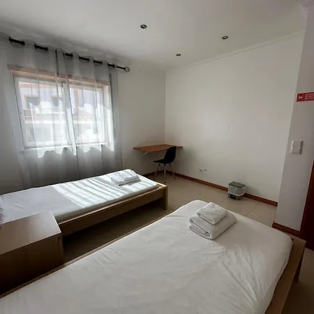 House With Pool And 4 Bedrooms בית נופש *