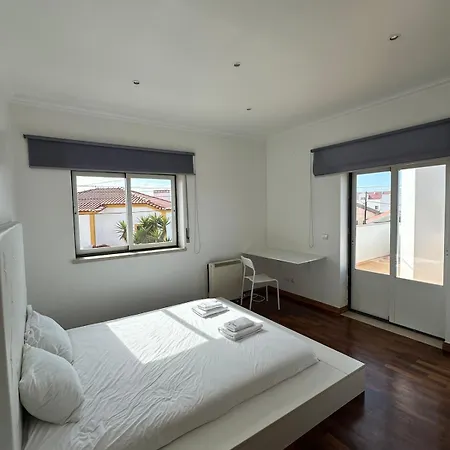 House With Pool And 4 Bedrooms בית נופש *