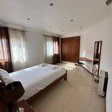 House With Pool And 4 Bedrooms בית נופש *