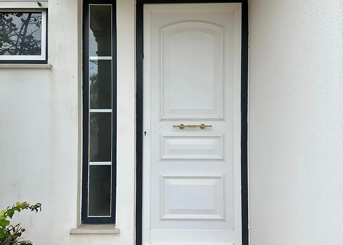 House With Pool And 4 Bedrooms