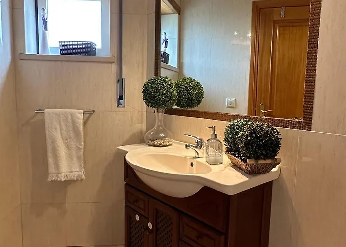 House With Pool And 4 Bedrooms